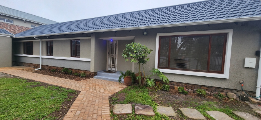 To Let 3 Bedroom Property for Rent in Meadowridge Western Cape